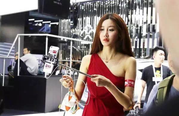 直播平台女主播获利十亿,如履薄冰直播收益