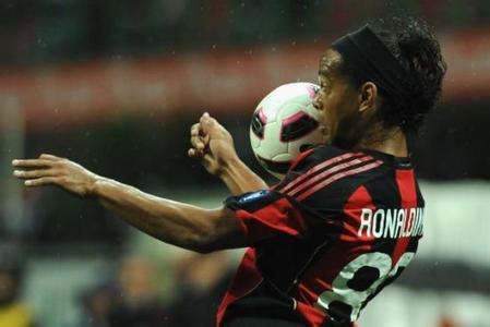 一笑泯恩仇罗纳尔迪尼奥,魔幻般的步伐罗纳尔迪尼奥