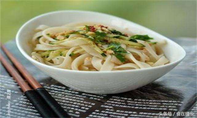 凉皮的制作方法家庭版电饼铛陕西,陕西最好吃的凉皮怎么做