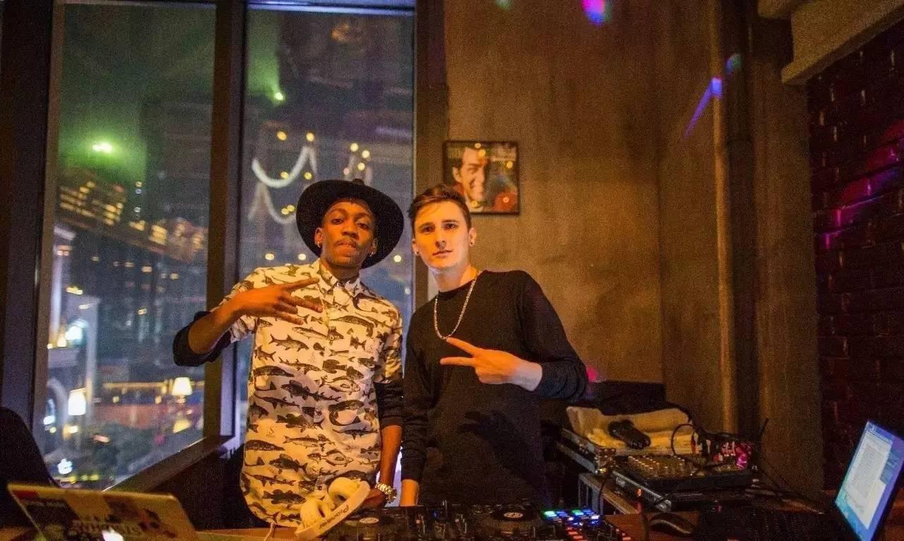 重庆吃火锅喝啥啤酒,去重庆吃火锅一定要喝的啤酒