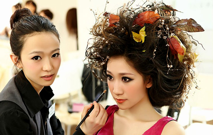 学化妆美甲前景怎么样,正规学化妆美甲培训就业率