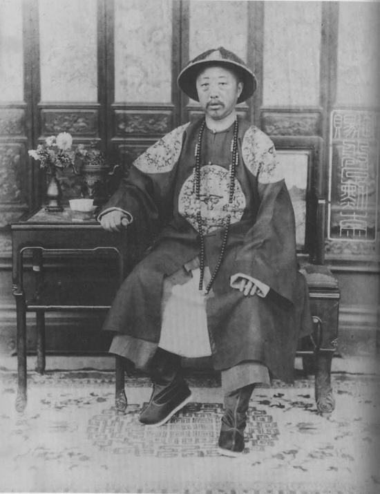 她是道光晚年宠妃，光绪皇帝的奶奶，身后享受无上荣耀