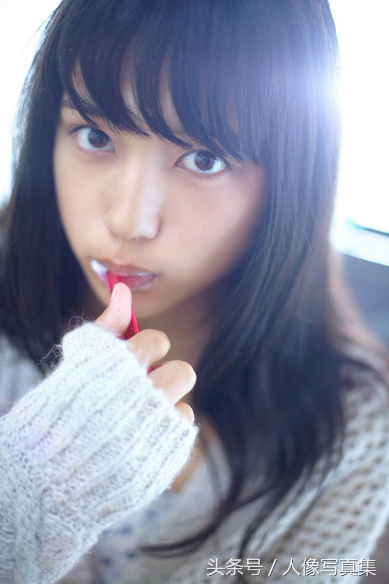 日本模特川口春奈的家中摄影人像写真集