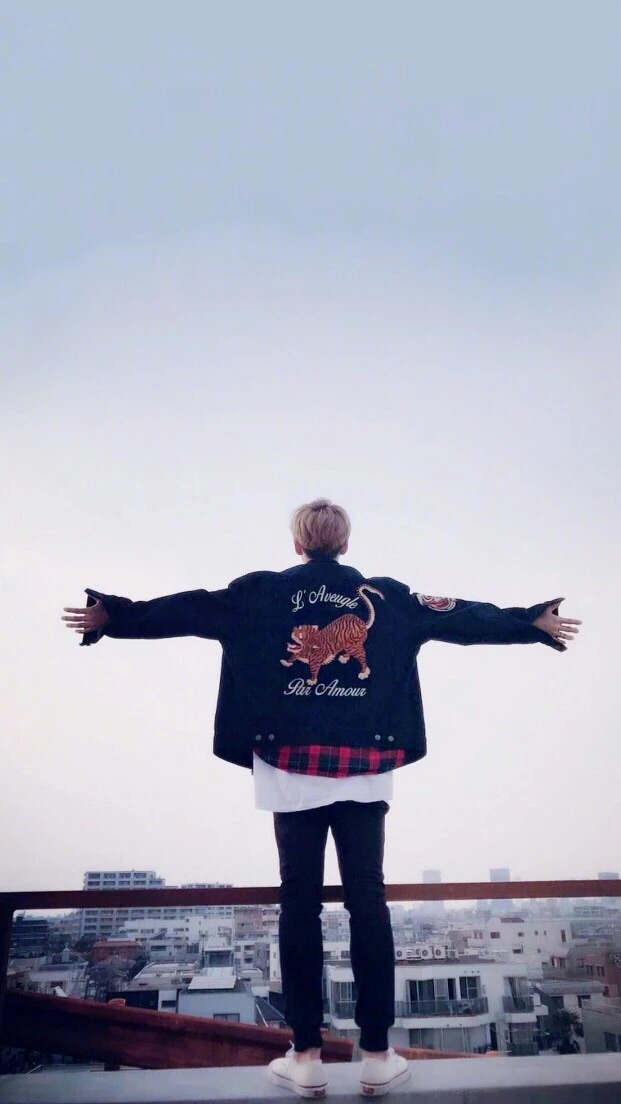 鹿晗最新壁纸高清无水印,鹿晗高清壁纸无水印加文字