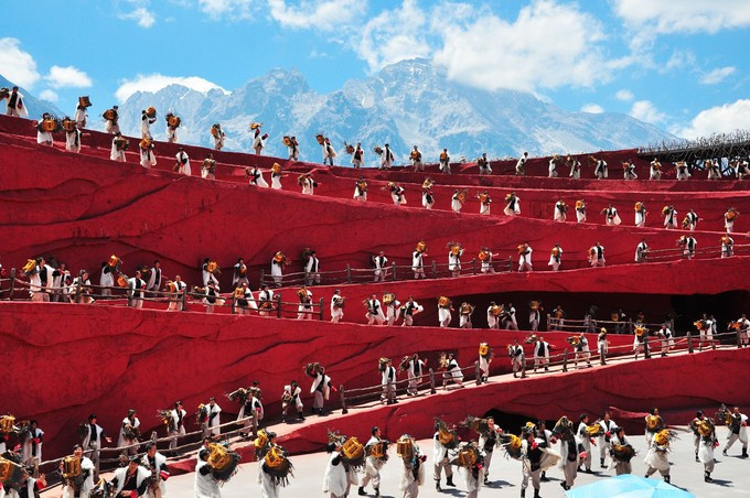 玉龙雪山纳西人心中的神山,玉龙雪山是当地纳西族的神山