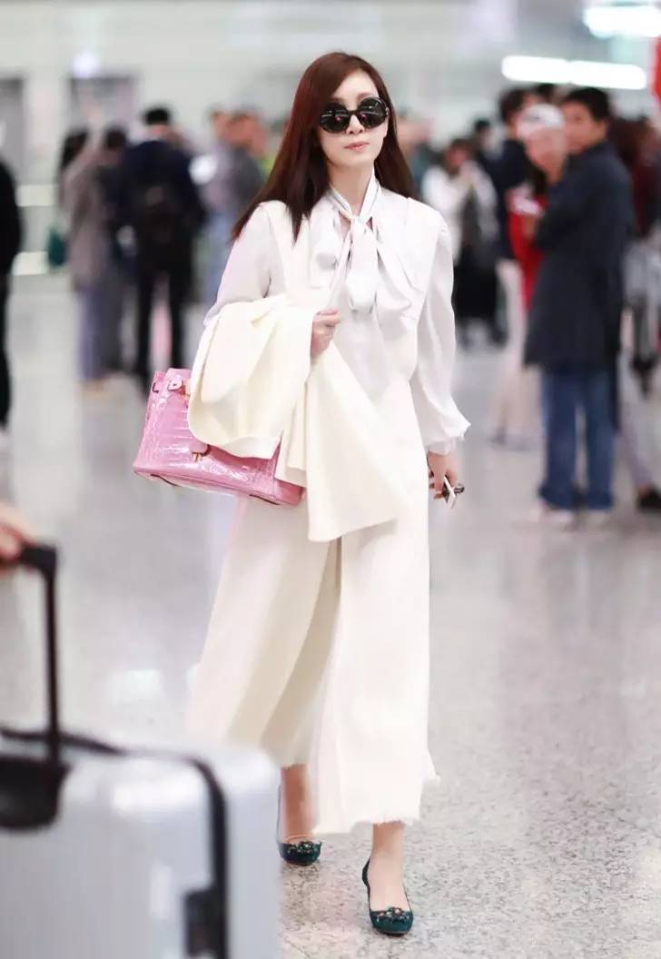 上周机场平分秋色|求求带货的女大王让群众们眼前一亮吧!