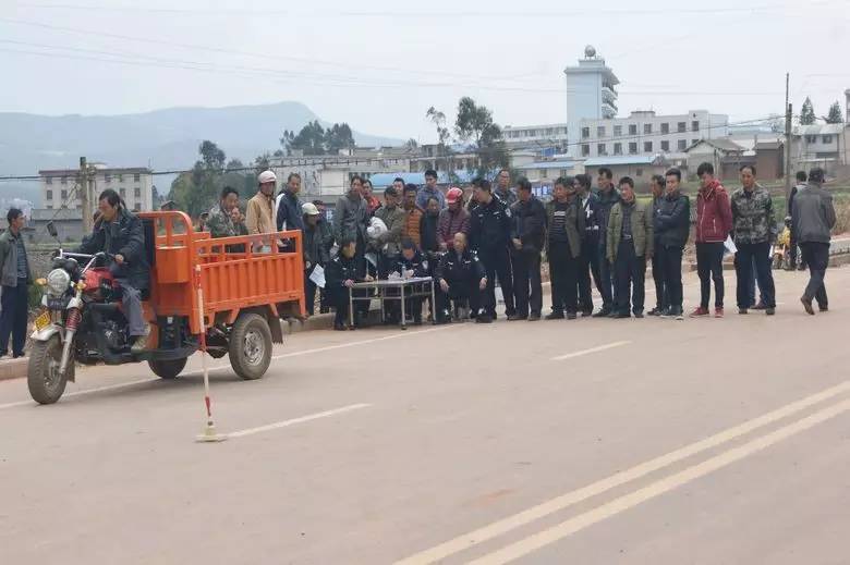 深化放管服改革要放出活力,改革勇争先