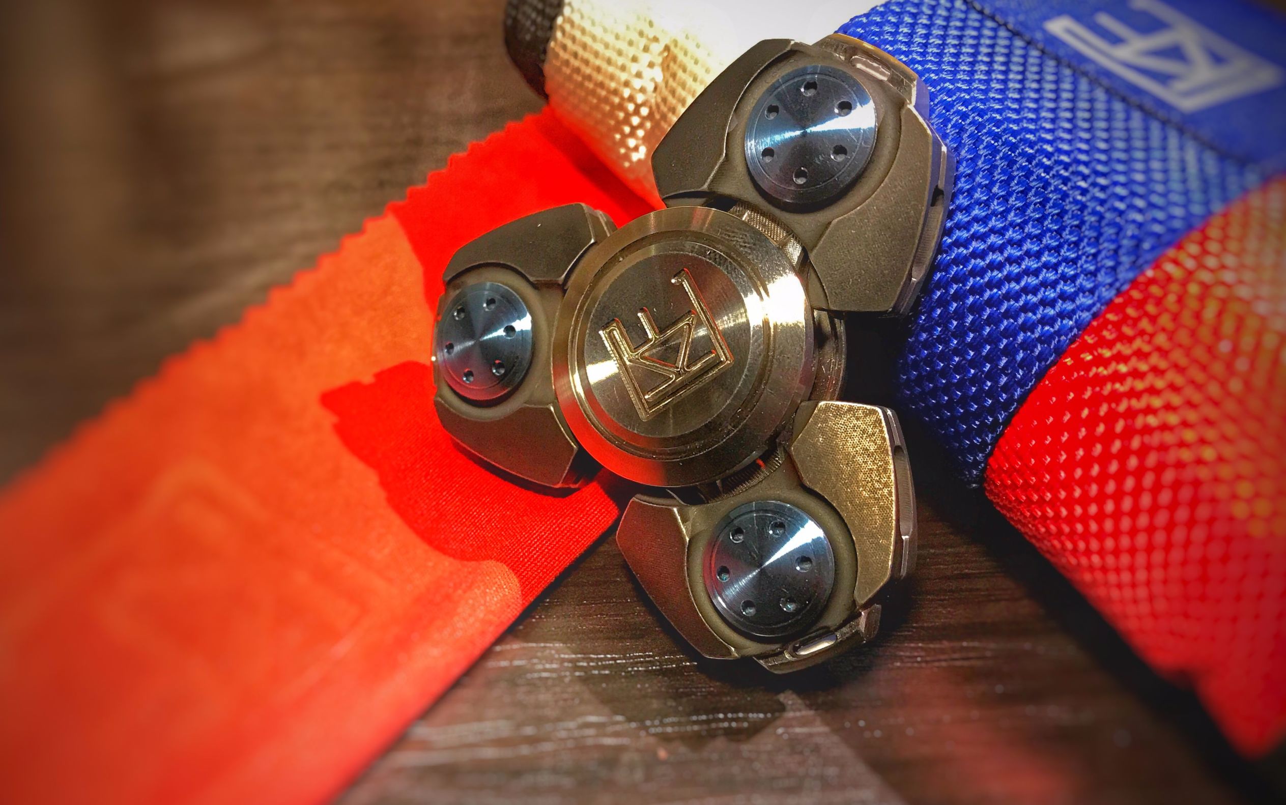 指尖陀螺和指尖陀螺弹弓的区别,指尖陀螺坏了怎么修复指尖陀螺