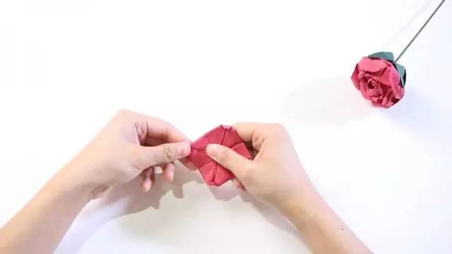 幼儿园最新卡纸手工花,幼儿园手工作品简单又好看卡纸花