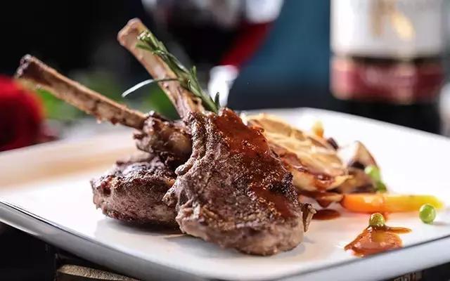 听说在这家人均仅为200左右的西餐厅吃饭的人，都实现了小目标