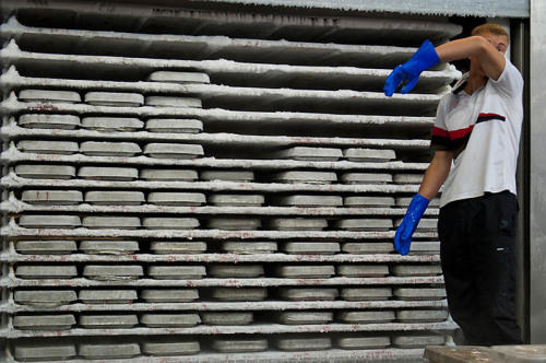 鱼子酱经典场面,带你探寻顶级鱼子酱的加工流程