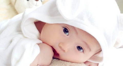 宝宝穿开裆裤方便大小便,宝宝学上厕所穿开裆裤好吗