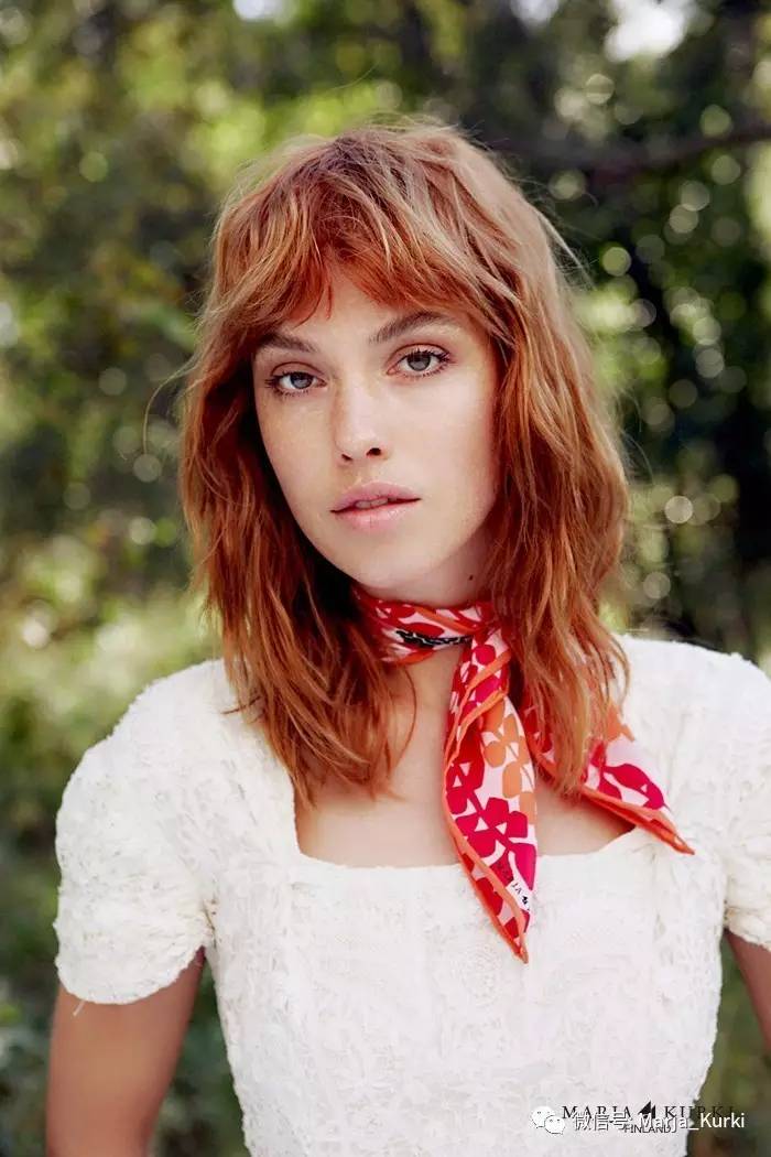 小方巾的时尚搭配,小方巾怎么系有高级感