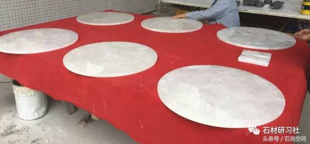 高新区室内装修材料案例分享,天然白水晶摆件家居装饰