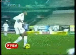 盘点绿茵场上精彩过人,比武打片还精彩的格斗比赛