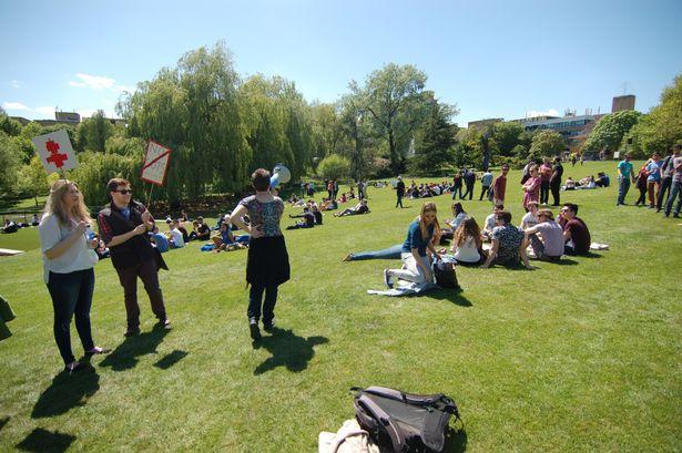 萨里大学生留学条件,英国留学萨里大学