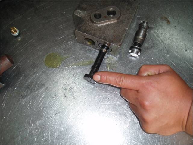 拖拉机液压分配器下降太快怎么调,拖拉机内置提升器分配器维修