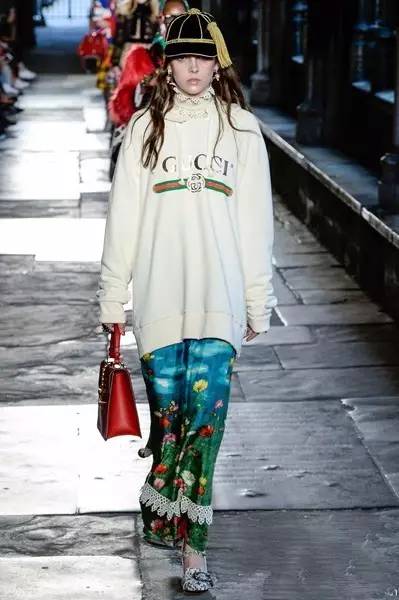 2017蛇与骨的华丽融合!古驰又承包了我下半年的钱包了!