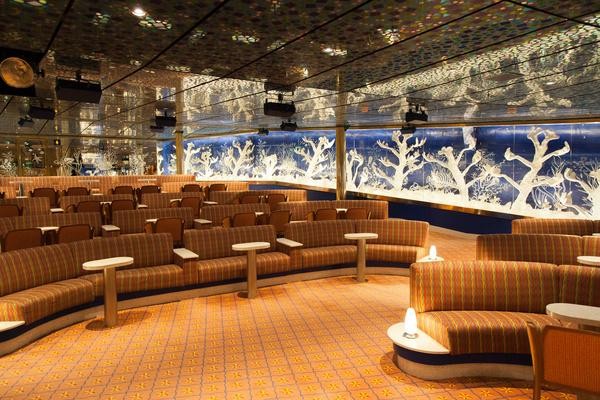 坐着豪华游轮,坐着邮轮看世界