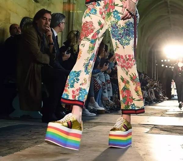 2017蛇与骨的华丽融合!古驰又承包了我下半年的钱包了!