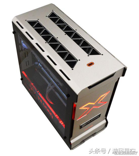 分体式硬管液冷不容错过这款整机纪念永远的金刚狼