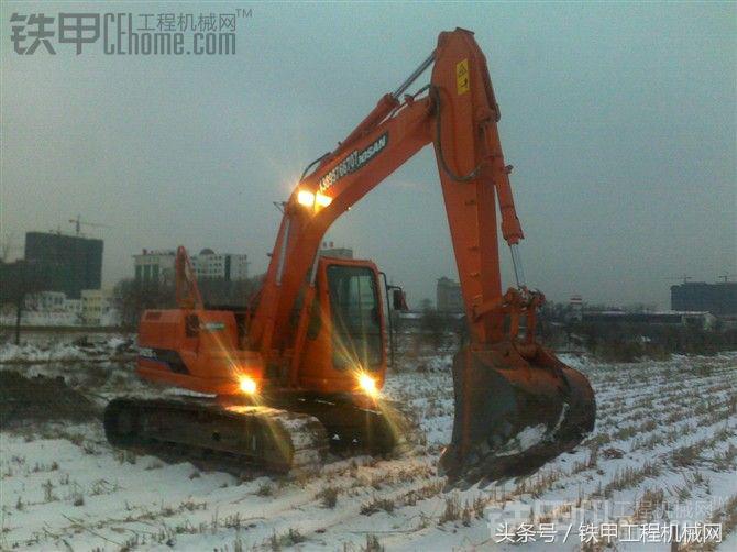 性能比较好的几款挖掘机,2万左右国产排名前十新的挖掘机