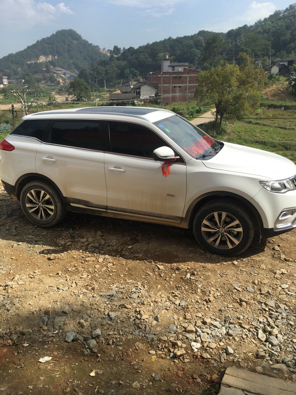 博越1.8t智尚版,17年博越1.8t智尚型碰撞