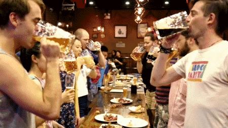 德国人为什么爱喝啤酒,德国人喝啤酒喜欢喝什么样的