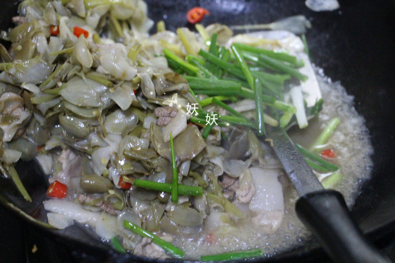 又到栀子花开的季节，城里人餐桌上又要多一道美味，降心火不烦躁