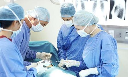 助产士不负责导致胎儿不好,助产士没有接住产道出来的新生儿