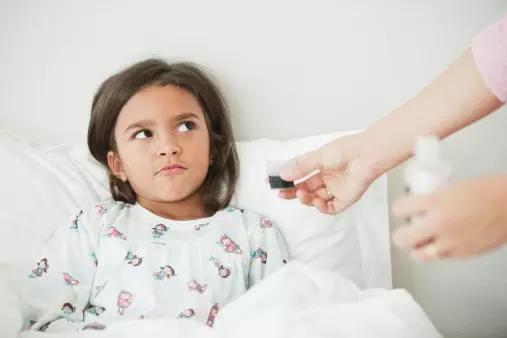 宝宝感冒发烧不宜吃什么,宝宝感冒发烧常用药