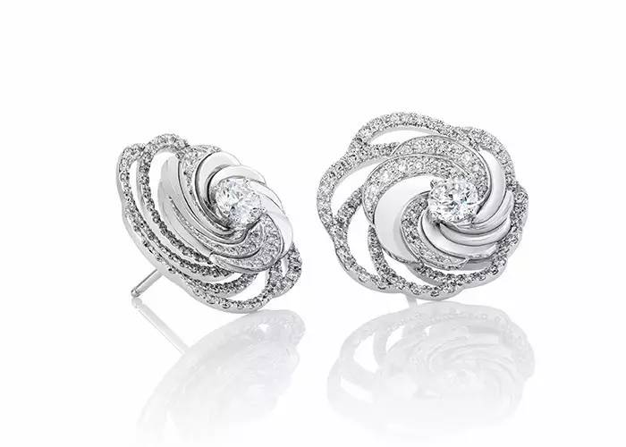 范冰冰踏上戛纳红毯的那一刻,范冰冰最浪漫的戛纳行