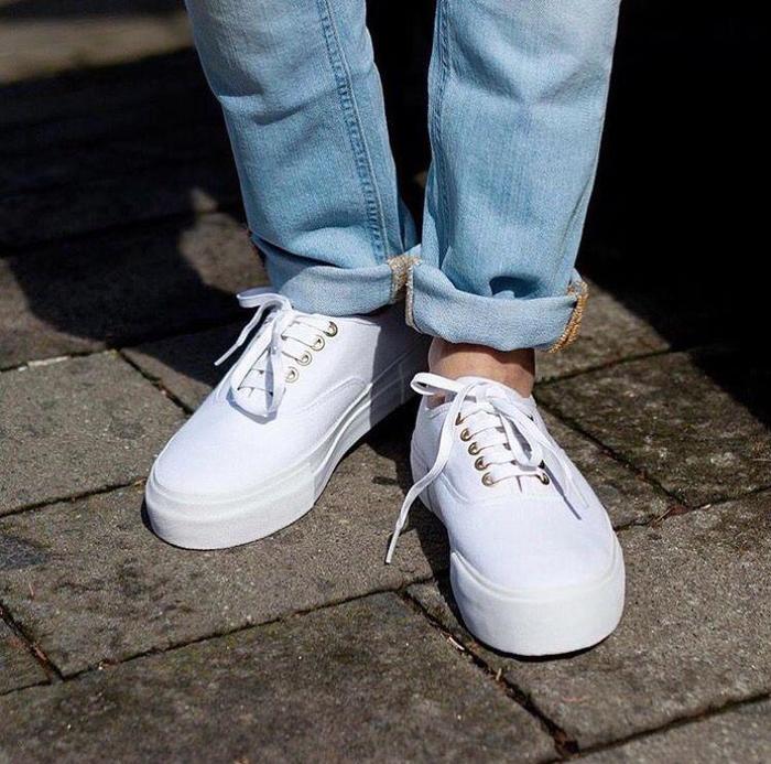 李维斯帆布鞋好还是匡威帆布鞋好,耐克帆布鞋和匡威帆布鞋哪个好穿