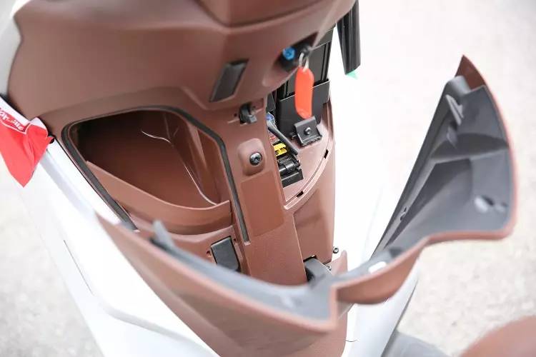 2020款比亚乔medley150liberty,比亚乔liberty150和medley150后挡泥板