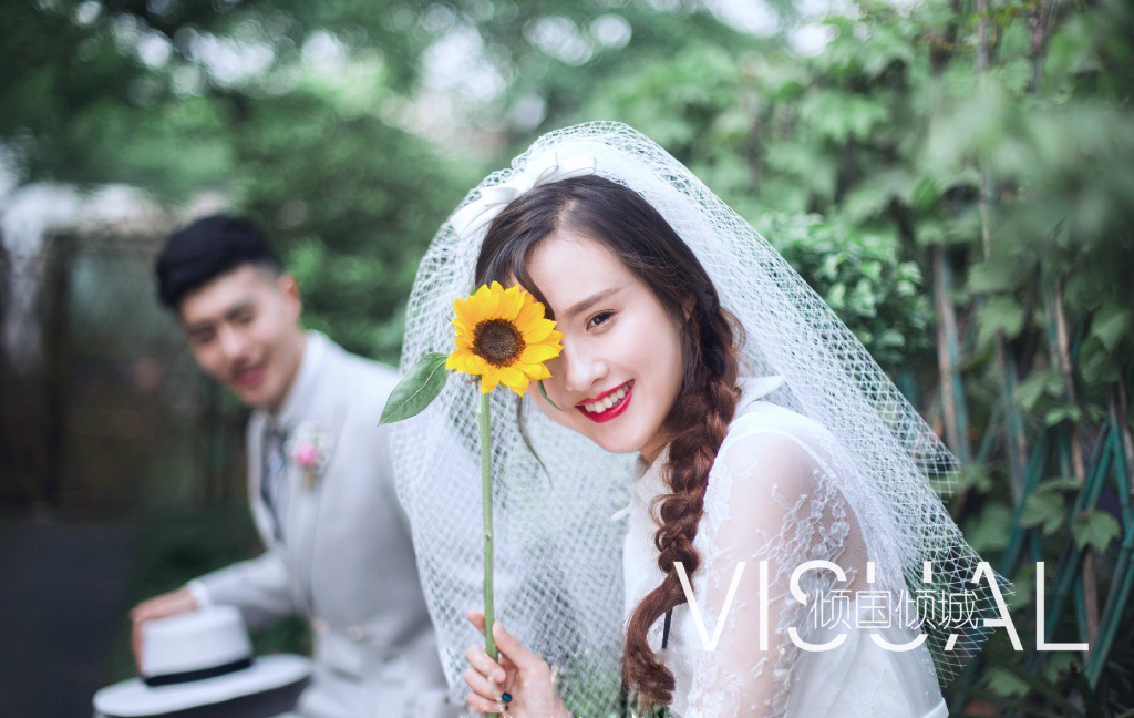 网上订婚纱照怎么选,订婚纱照要注意什么