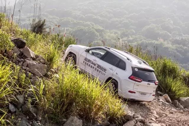 jeep自由光试驾第一视角,性价比凸显试驾国产jeep自由光