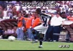 盘点绿茵场上精彩过人,比武打片还精彩的格斗比赛