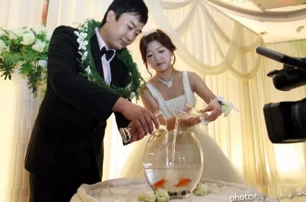 婚礼香槟塔玩法,婚礼仪式不用香槟塔还可以用什么