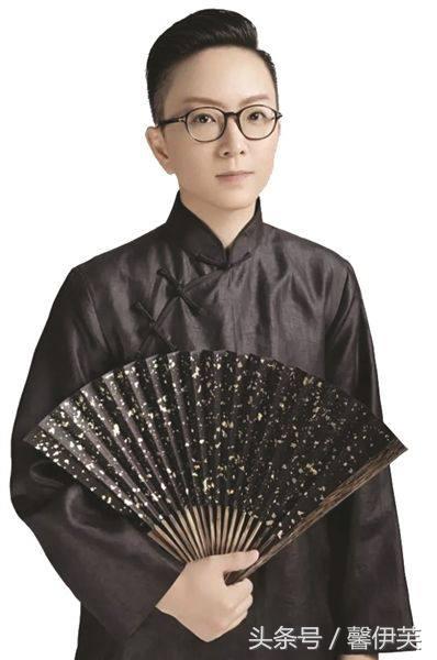 她是戏曲界的“小孟小冬“，被称为瑜老板，因参加跨界歌王被熟知