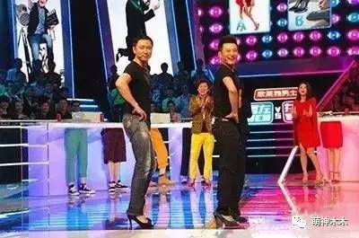 跑男团穿高跟鞋，李晨走不了路，鹿晗竟毫无违和感，美成了这样