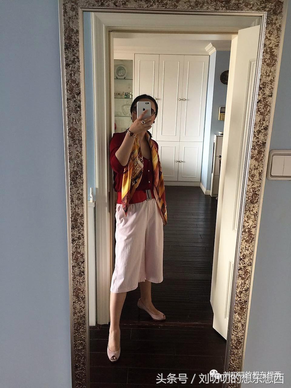 一身红可以很霸气也可以很妖娆-一日一Look素色衬衫四