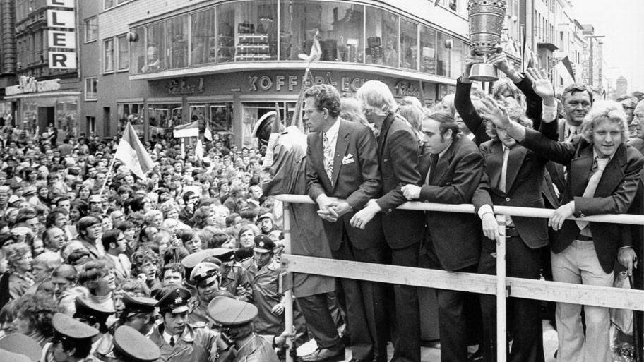 梦之队历史最黑暗的一天,11-12赛季的沙尔克04