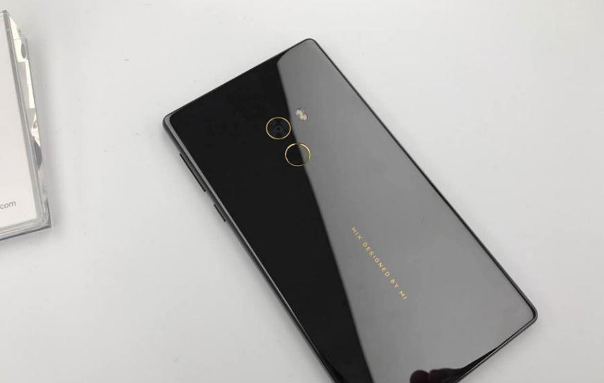 小米6陶瓷黑和亮黑,小米目前使用陶瓷机身的手机