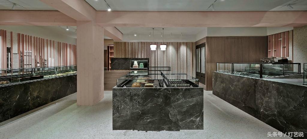 纽约不一样的蛋糕店，柜体照明用的好！