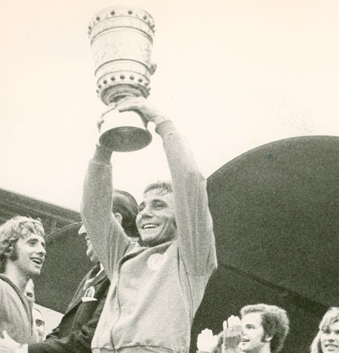 沙尔克04队徽演变,沙尔克04曾经辉煌