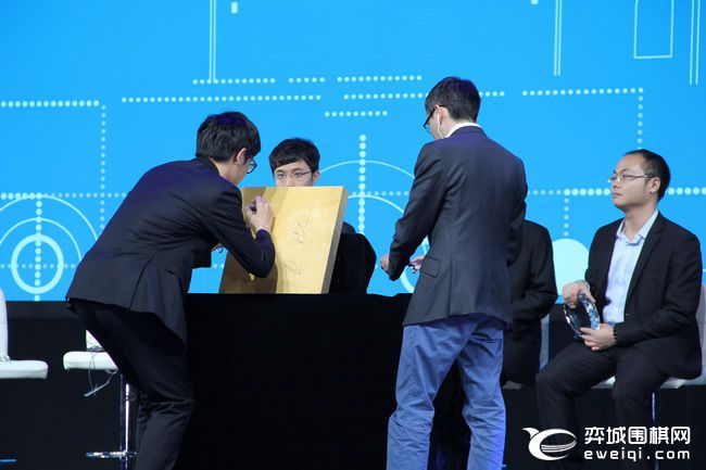 柯洁最强的一战回放,柯洁对局复盘讲解