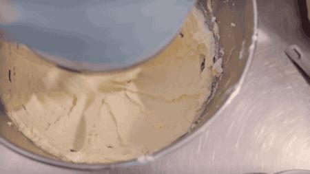 纸杯小蛋糕裱花零基础学习,十二个纸杯蛋糕需要多少奶油裱花