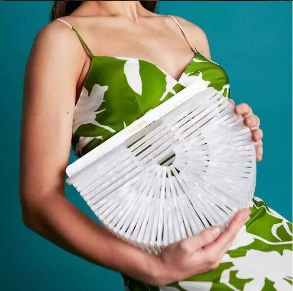 最近让我忍不住种草的小包全让宋茜给背了！关键还不贵