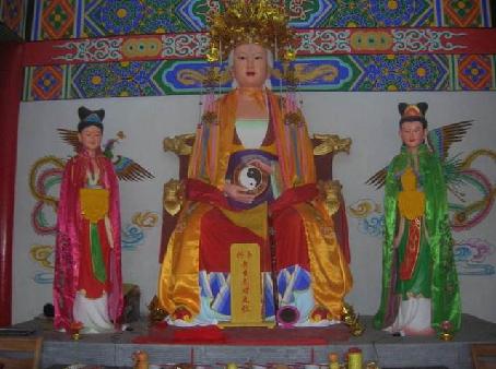 白富美一生爱国，奉无生老母为造世主，被封观音，却被裸刑