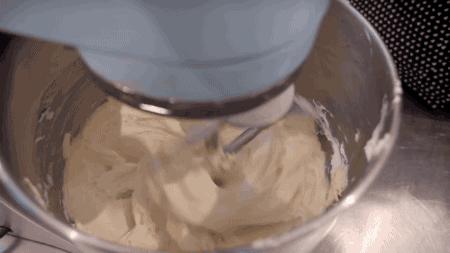 纸杯小蛋糕裱花零基础学习,十二个纸杯蛋糕需要多少奶油裱花